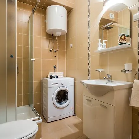 ! Promo! Central Evergreen Studio - Free Public Parking-Fast Wi-Fi Novi Sad Exterior photo