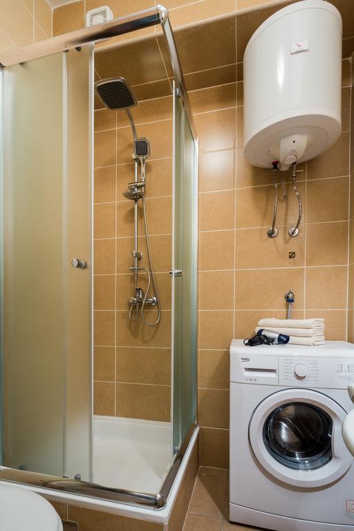 ! Promo! Evergreen - Free Public Parking-fast Wi-fi Apartment Novi Sad