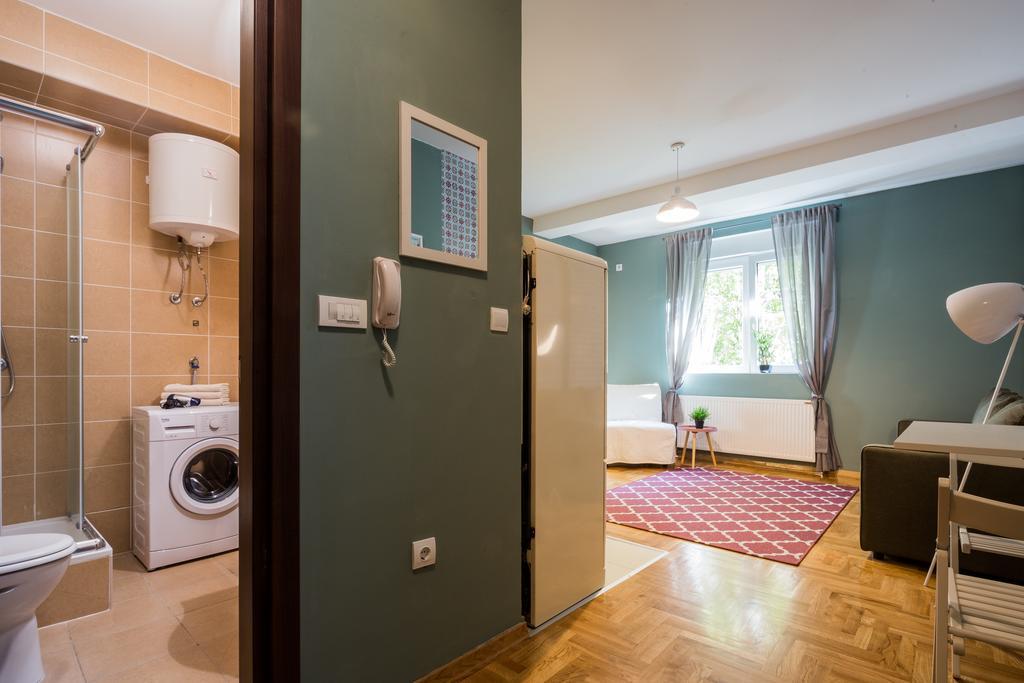 Apartment ! Promo! Evergreen - Free Public Parking-fast Wi-fi *