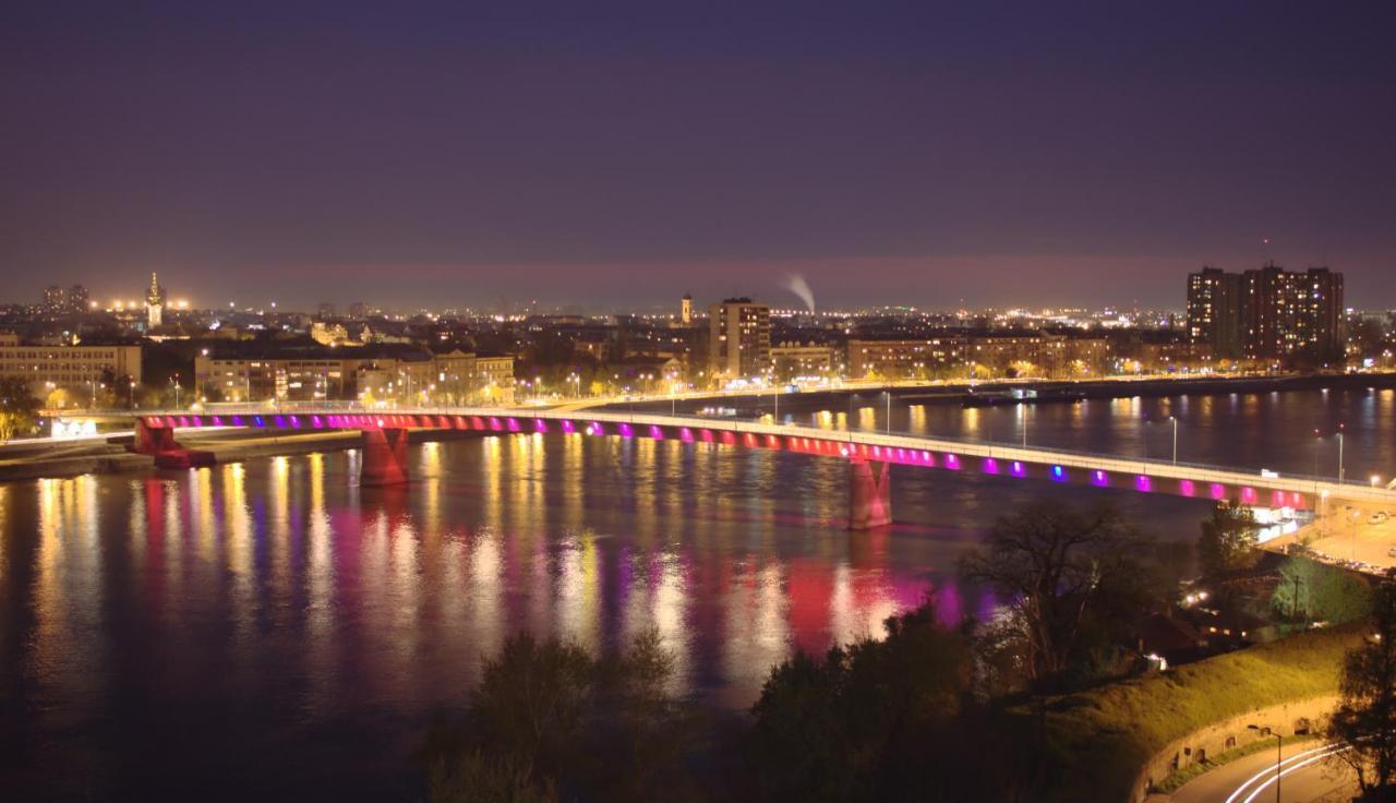 ! Promo! Evergreen - Free Public Parking-fast Wi-fi Apartment Novi Sad